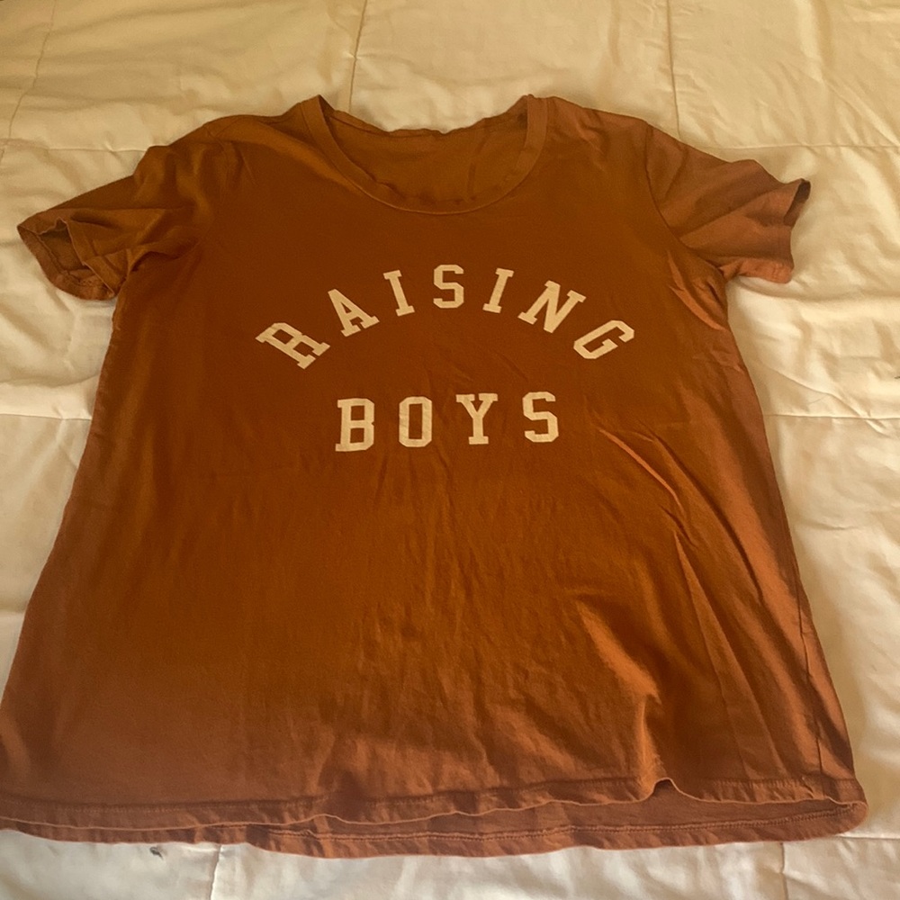 “RAISING BOYS” burnt orange t-short size L